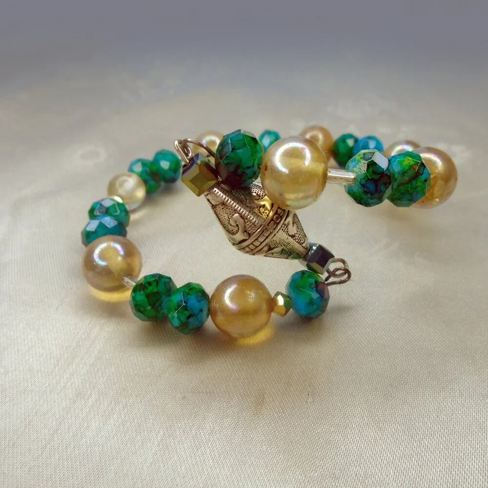 Green Bangle NEW Design, One of a kind " ZIG-ZAG " Bracelet with Sparkle - Picture 3 of 10